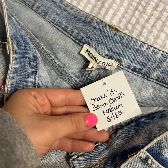 Mainstrip denim shorts with red fringe! - Picture 3 of 3